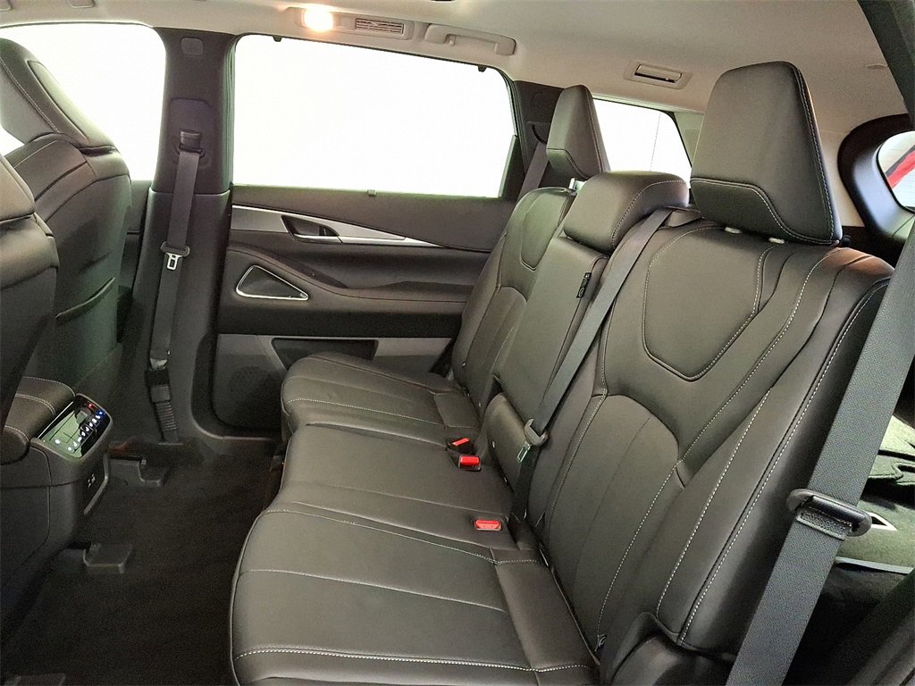 Certified 2025 INFINITI QX60 Luxe image 13