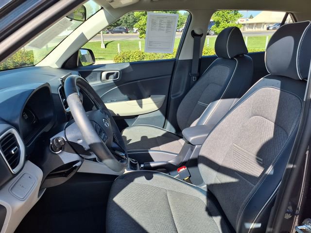 Used 2023 Hyundai Venue Limited FWD image 14