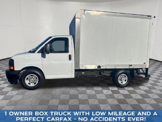 Used 2017 Chevrolet Express 3500 RWD image 2