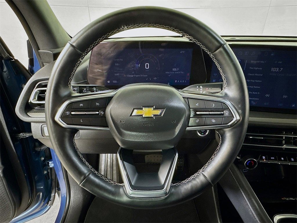 Used 2025 Chevrolet Traverse LT image 9