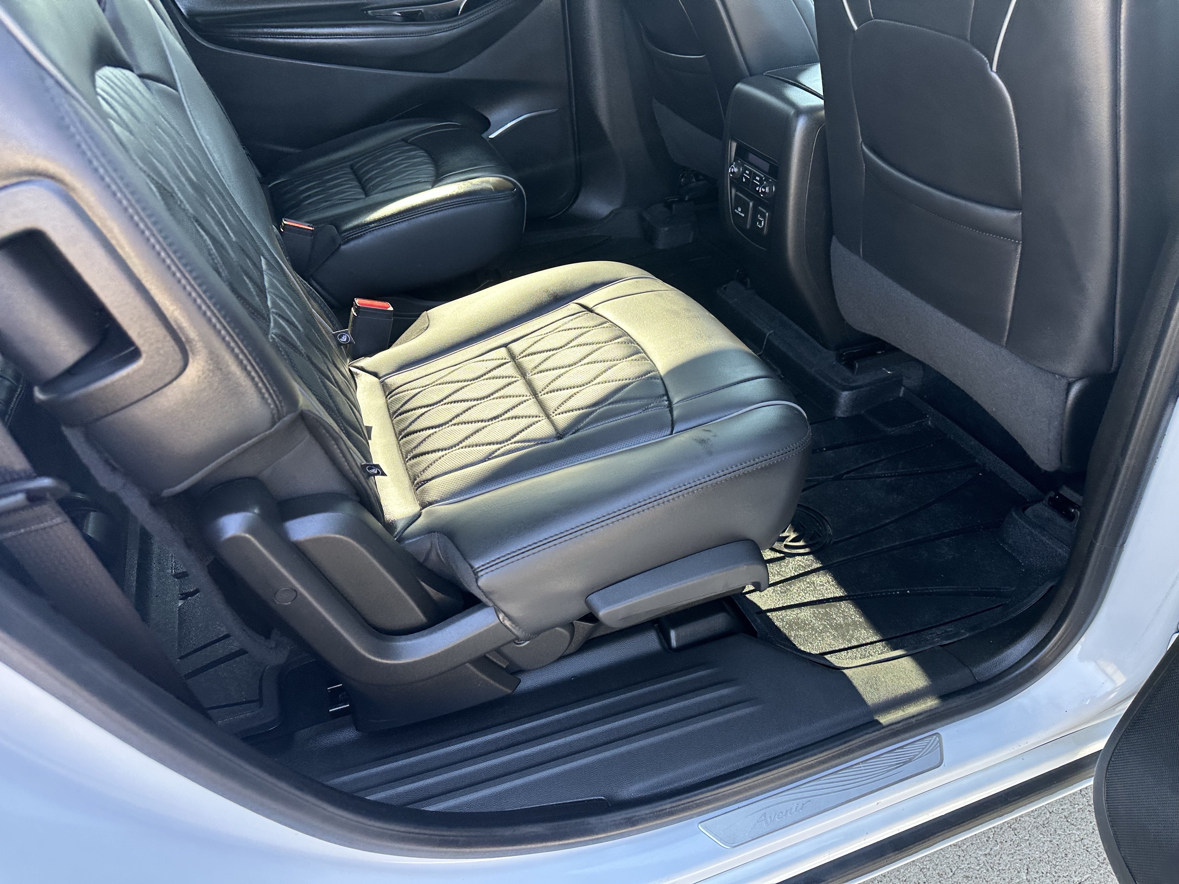 Used 2023 Buick Enclave Avenir w/ Avenir Technology Package AWD/4WD image 13
