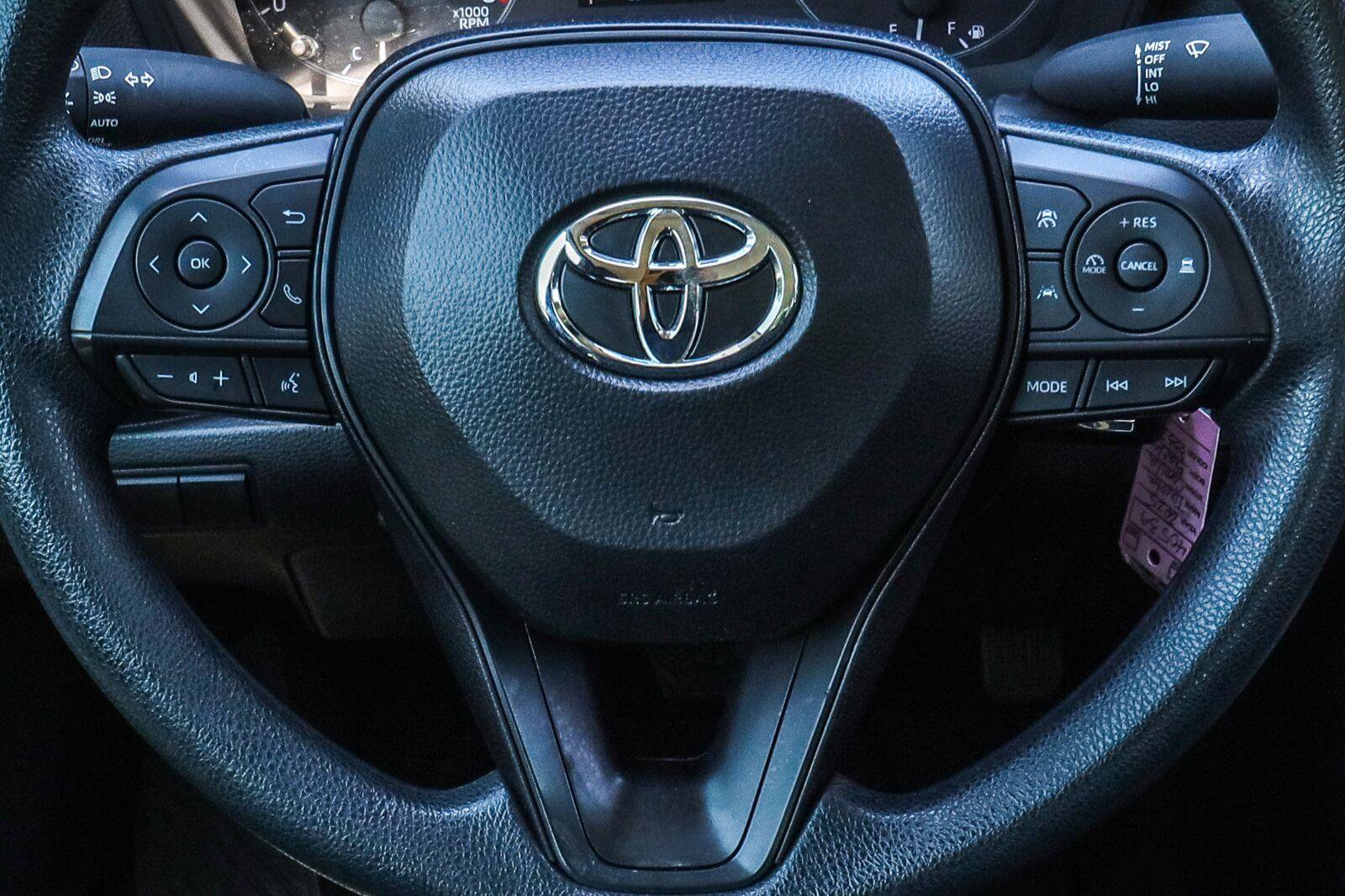Used 2025 Toyota Corolla LE FWD image 12