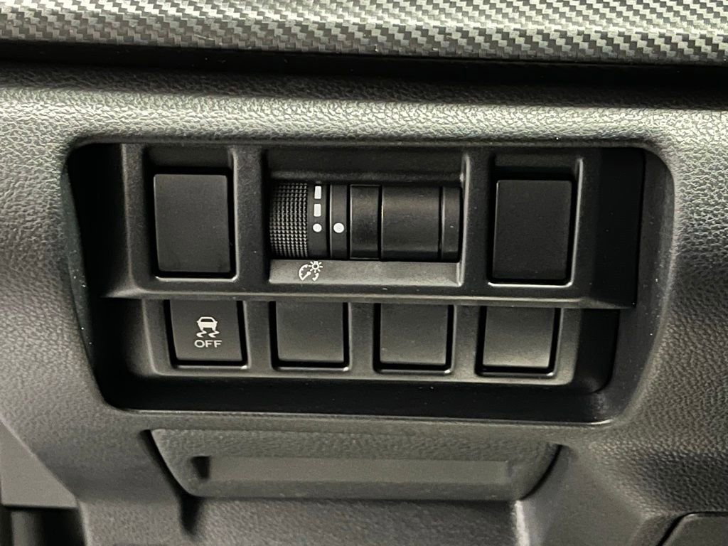 Used 2019 Subaru Crosstrek 2.0i w/ Eyesight System image 13