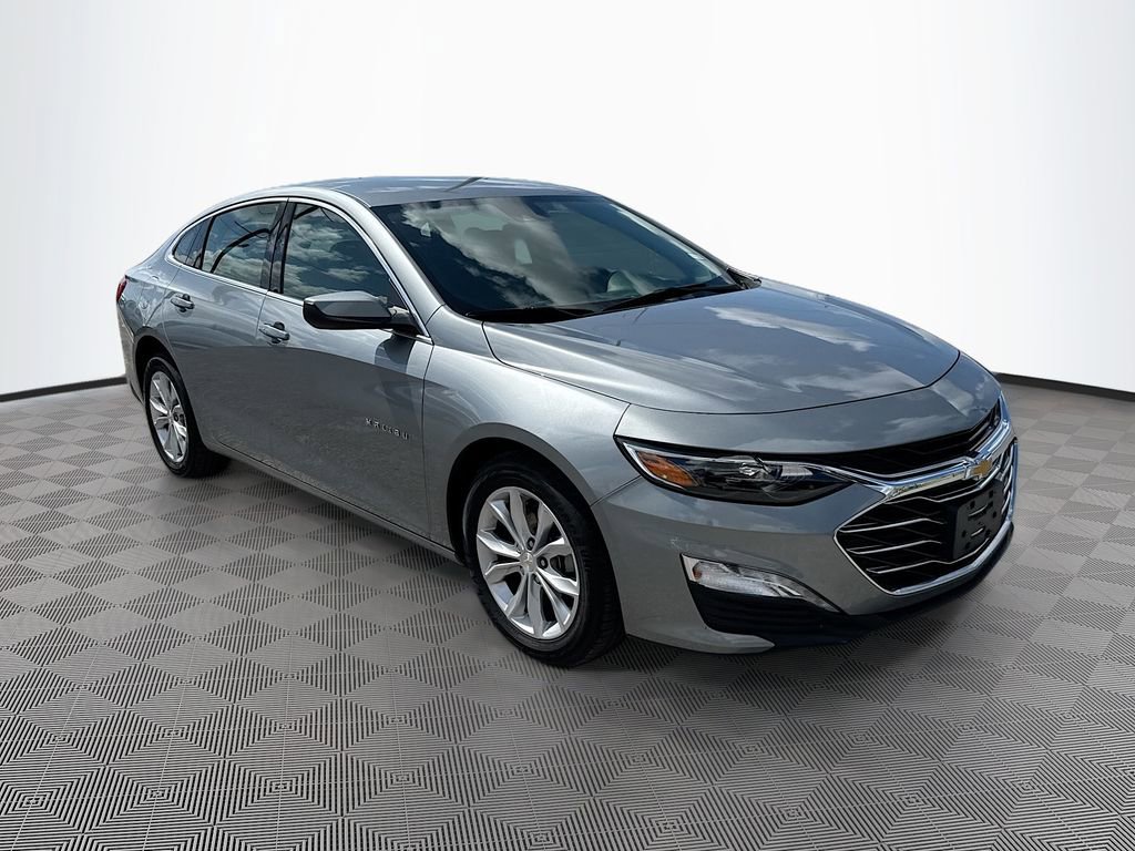 Used 2025 Chevrolet Malibu LT image 3