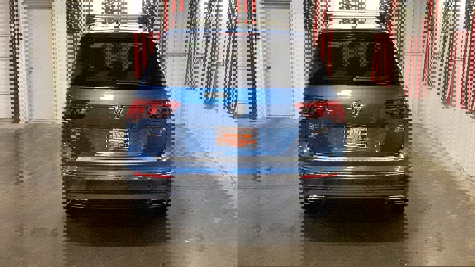 Used 2018 Volkswagen Tiguan SE w/ Panoramic Sunroof Package image 5