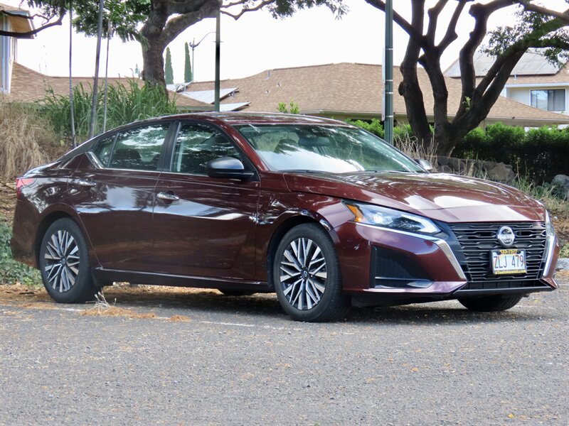 Used 2024 Nissan Altima 2.5 SV FWD image 3