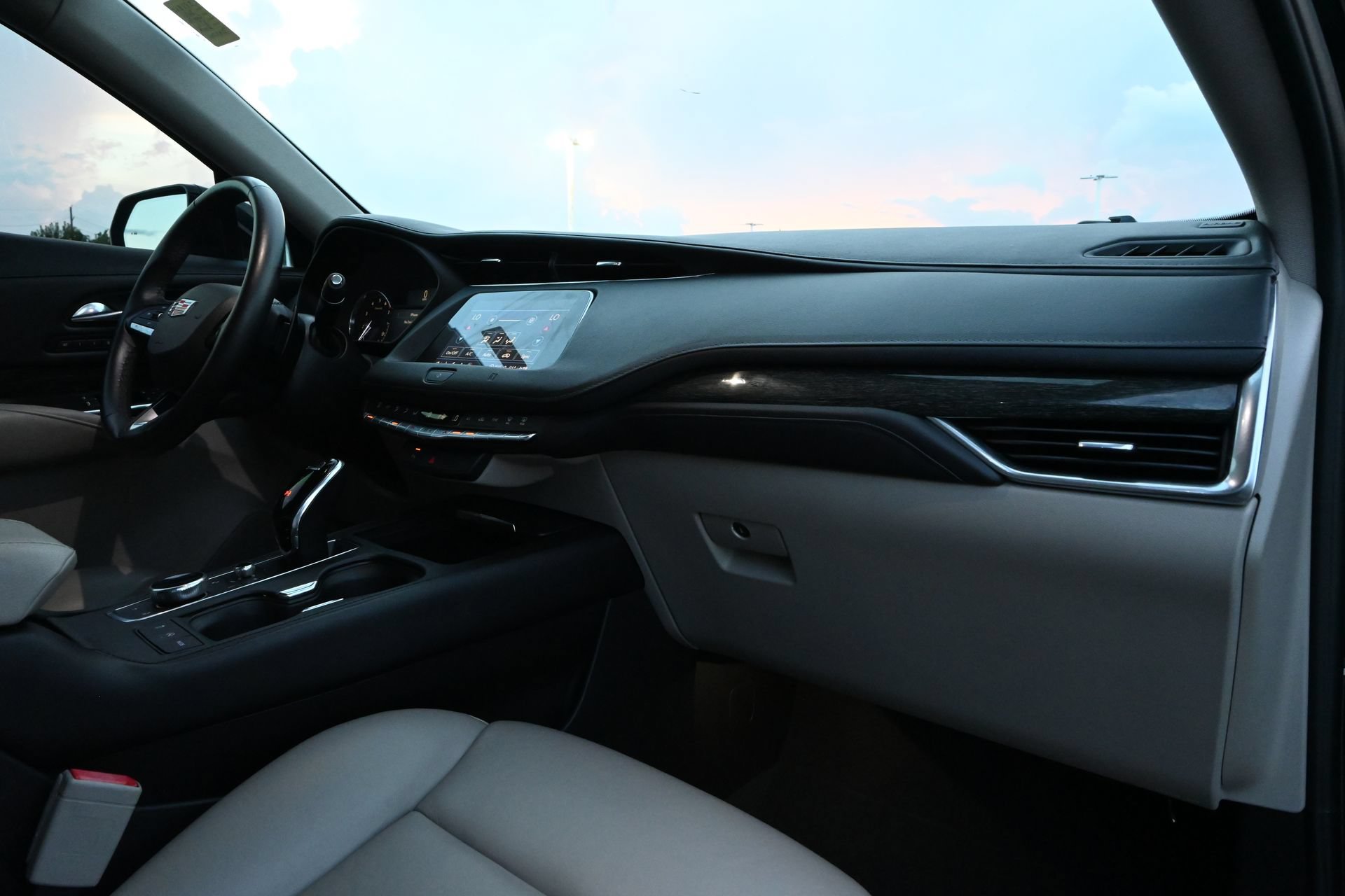 Used 2021 Cadillac XT4 Premium Luxury FWD image 22