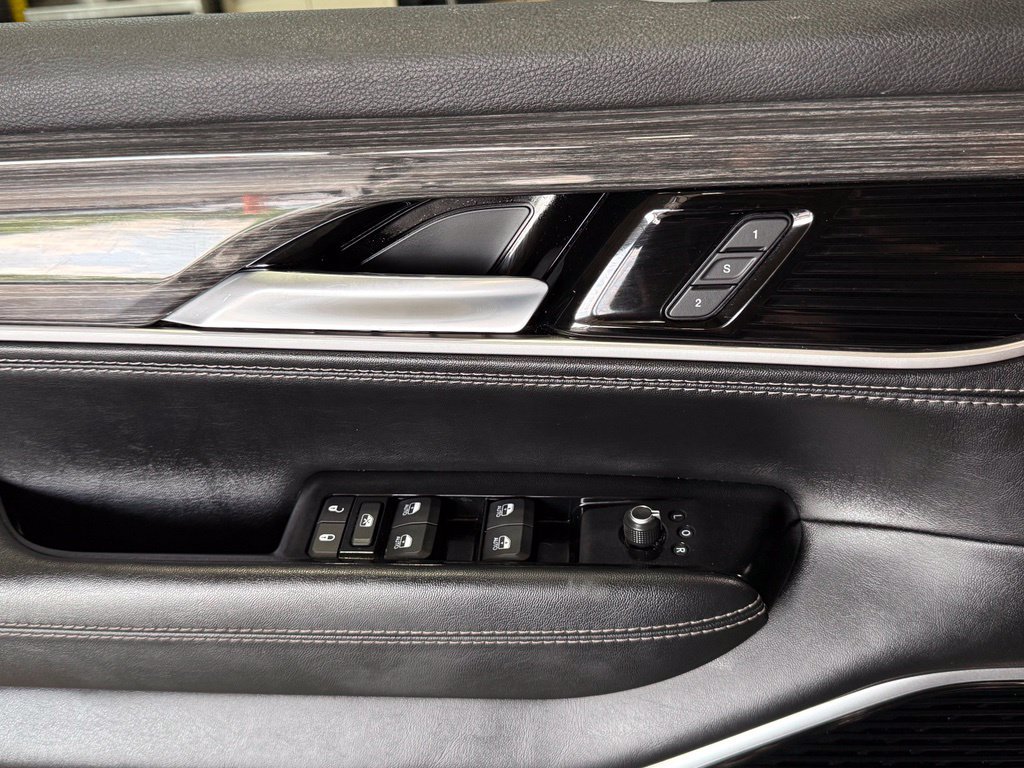 Certified 2022 Jeep Wagoneer Series III w/ Premium Group I AWD/4WD image 33