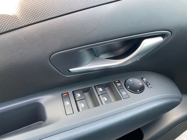 Used 2025 Hyundai Tucson SE image 12