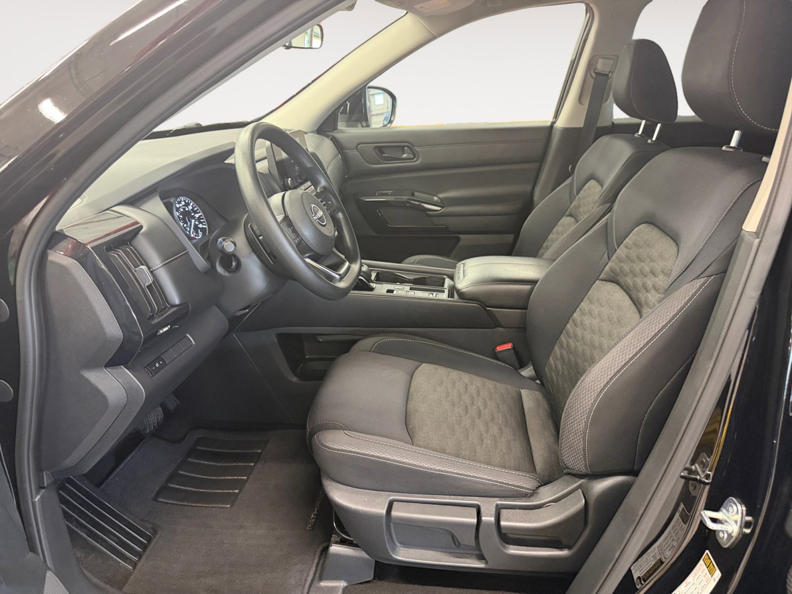 Used 2023 Nissan Pathfinder S FWD image 23