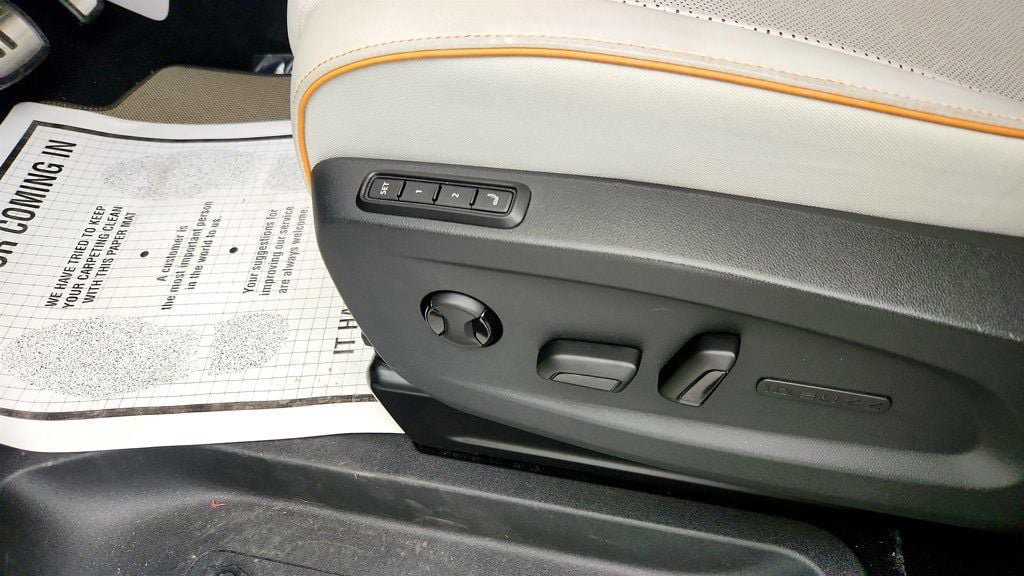 Used 2025 Volkswagen ID. Buzz 1st Edition RWD image 12