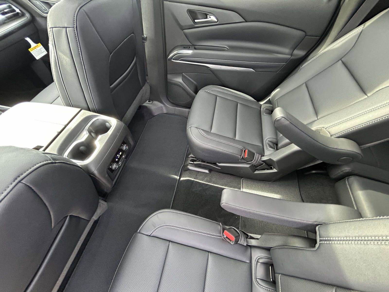 New 2026 Chevrolet Traverse LT w/ Sun and Wheel Package image 11