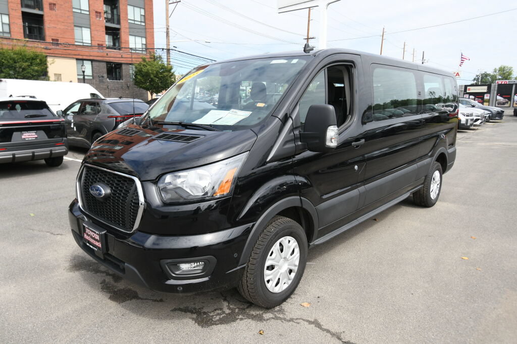 Used 2025 Ford Transit 350 XLT RWD image 4