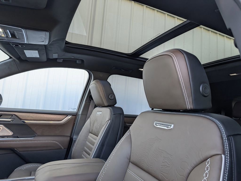 New 2026 GMC Acadia Denali Ultimate w/ LPO, Floor Liner Package AWD/4WD image 29