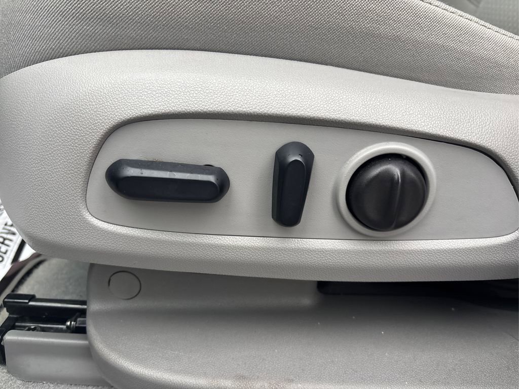 Used 2023 GMC Acadia SLE w/ Driver Convenience Package image 39