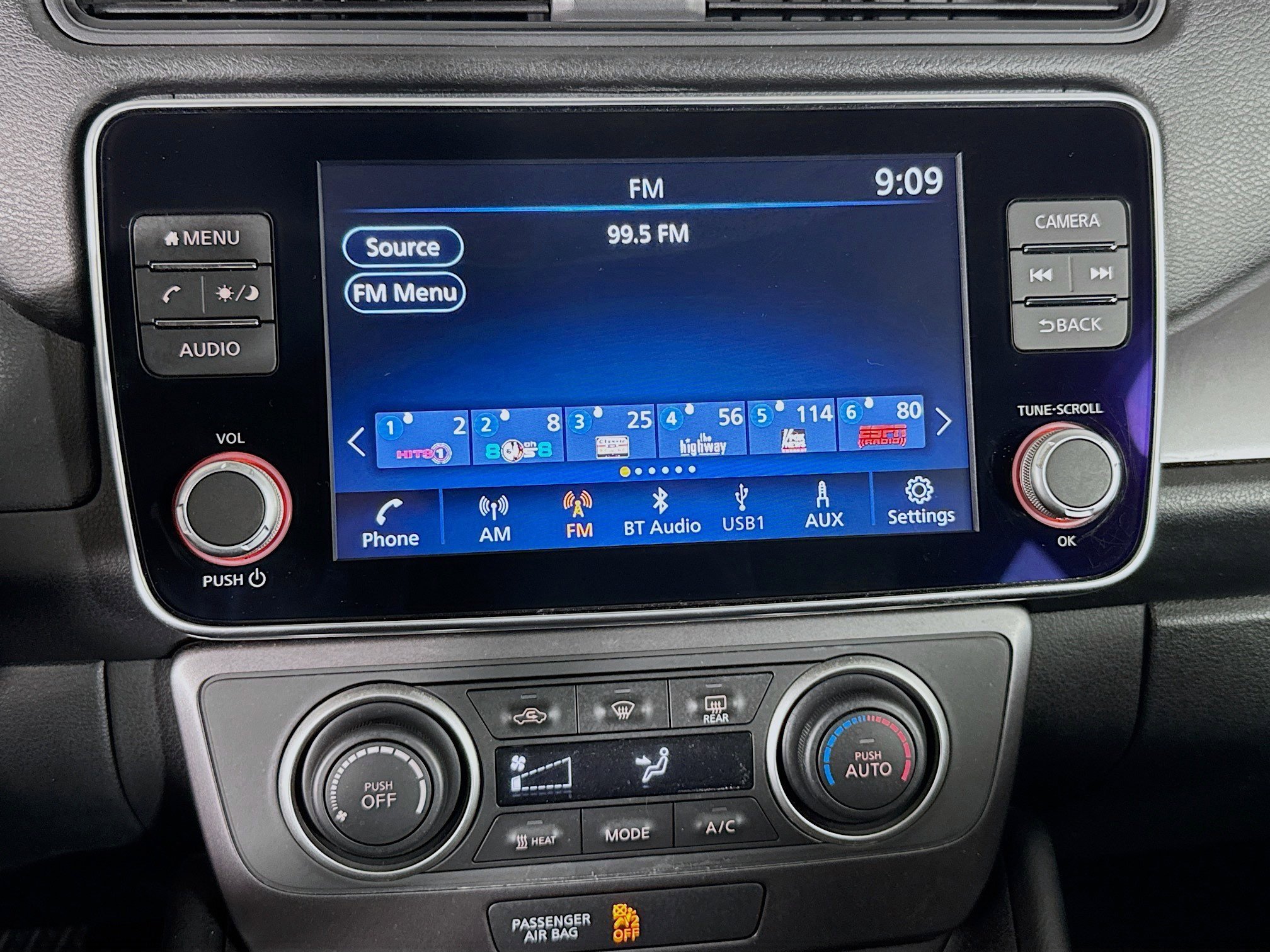 Used 2023 Nissan Leaf S image 17