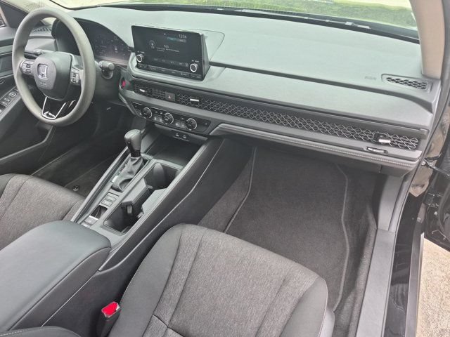 Used 2025 Honda Accord SE image 31
