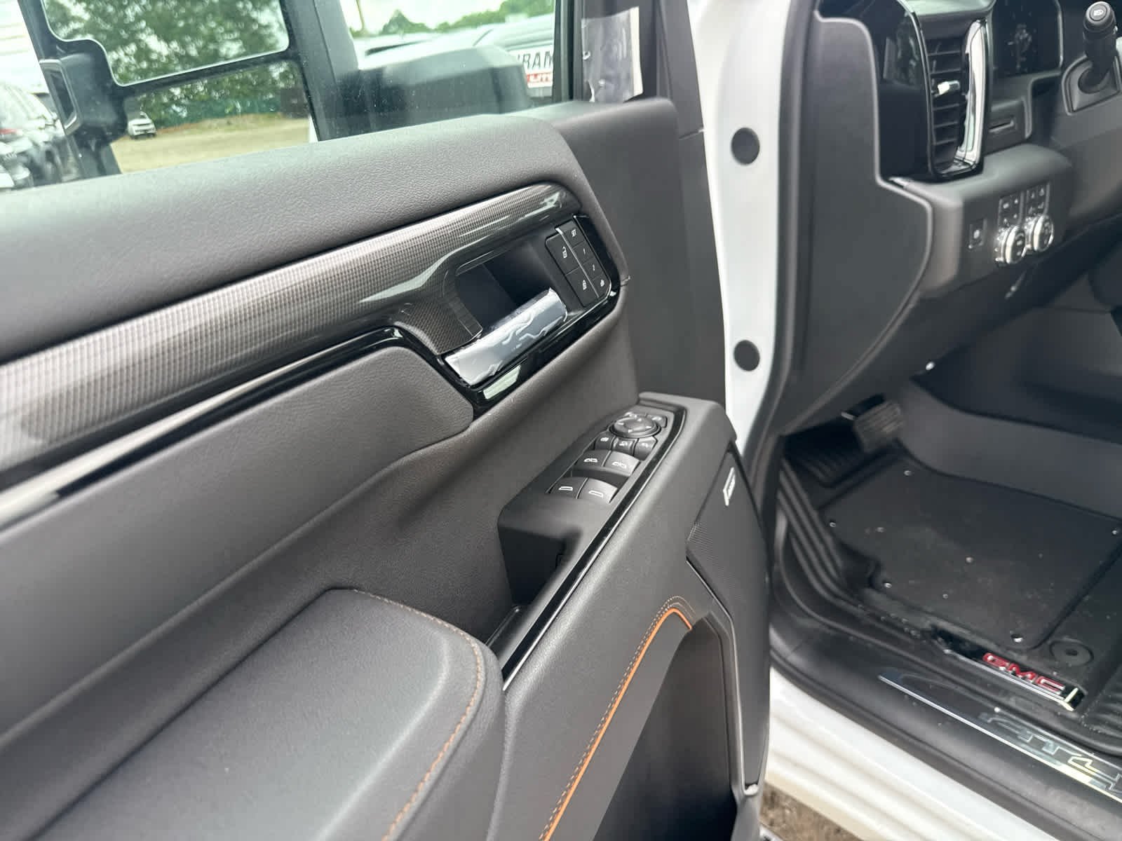 New 2026 GMC Sierra 2500 AT4 w/ AT4 Preferred Package AWD/4WD image 13