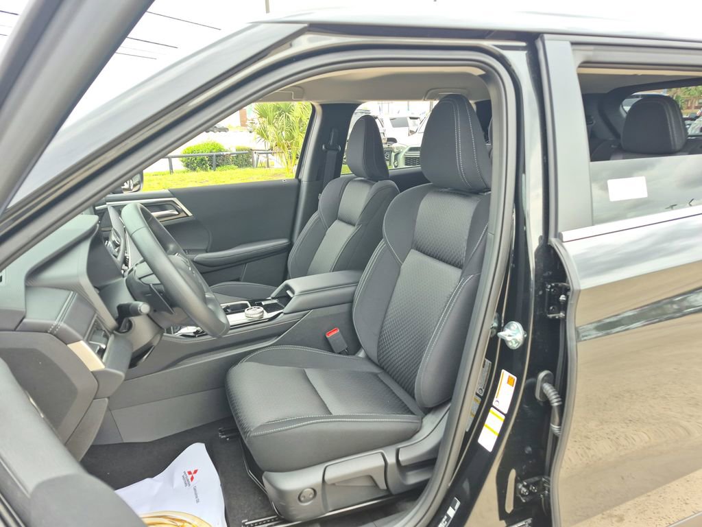New 2026 Mitsubishi Outlander ES image 10
