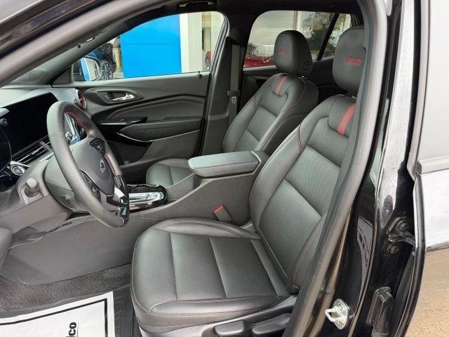 Used 2024 Chevrolet Trax RS w/ Sunroof Package FWD image 14