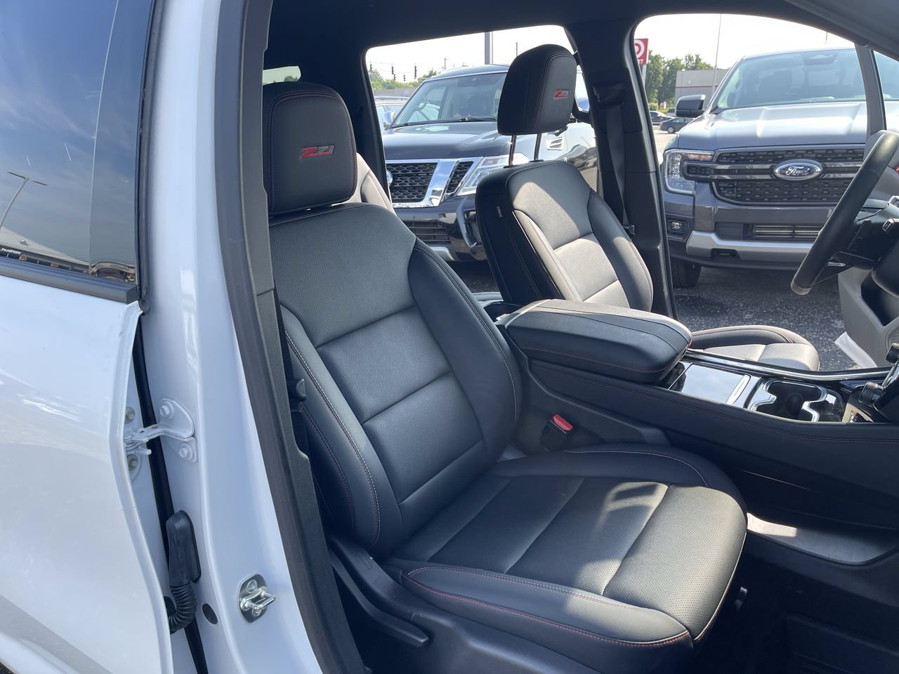 Used 2025 Chevrolet Traverse Z71 w/ LPO, Floor Liner Package AWD/4WD image 28