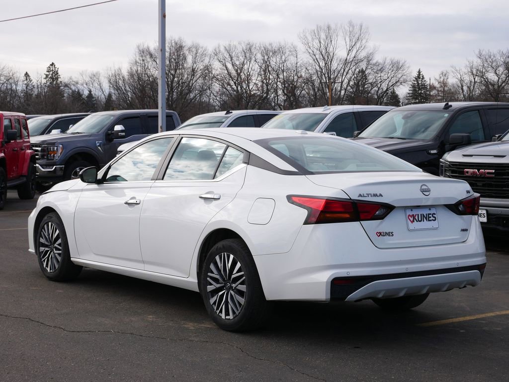 Used 2024 Nissan Altima 2.5 SV AWD/4WD image 7