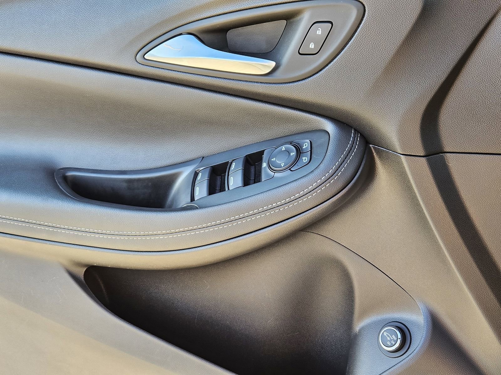 Used 2023 Buick Encore GX Select w/ Sport Touring Package image 30