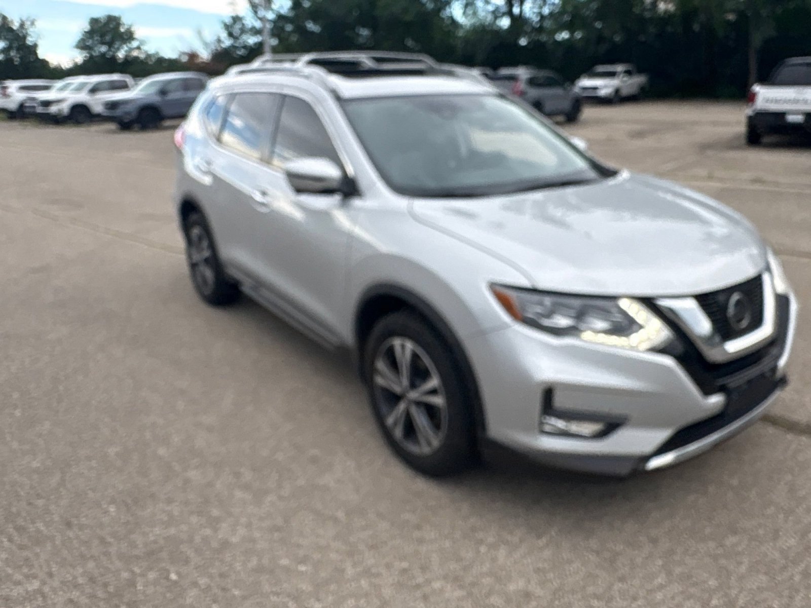 Used 2017 Nissan Rogue SL w/ SL Premium Package AWD/4WD image 17