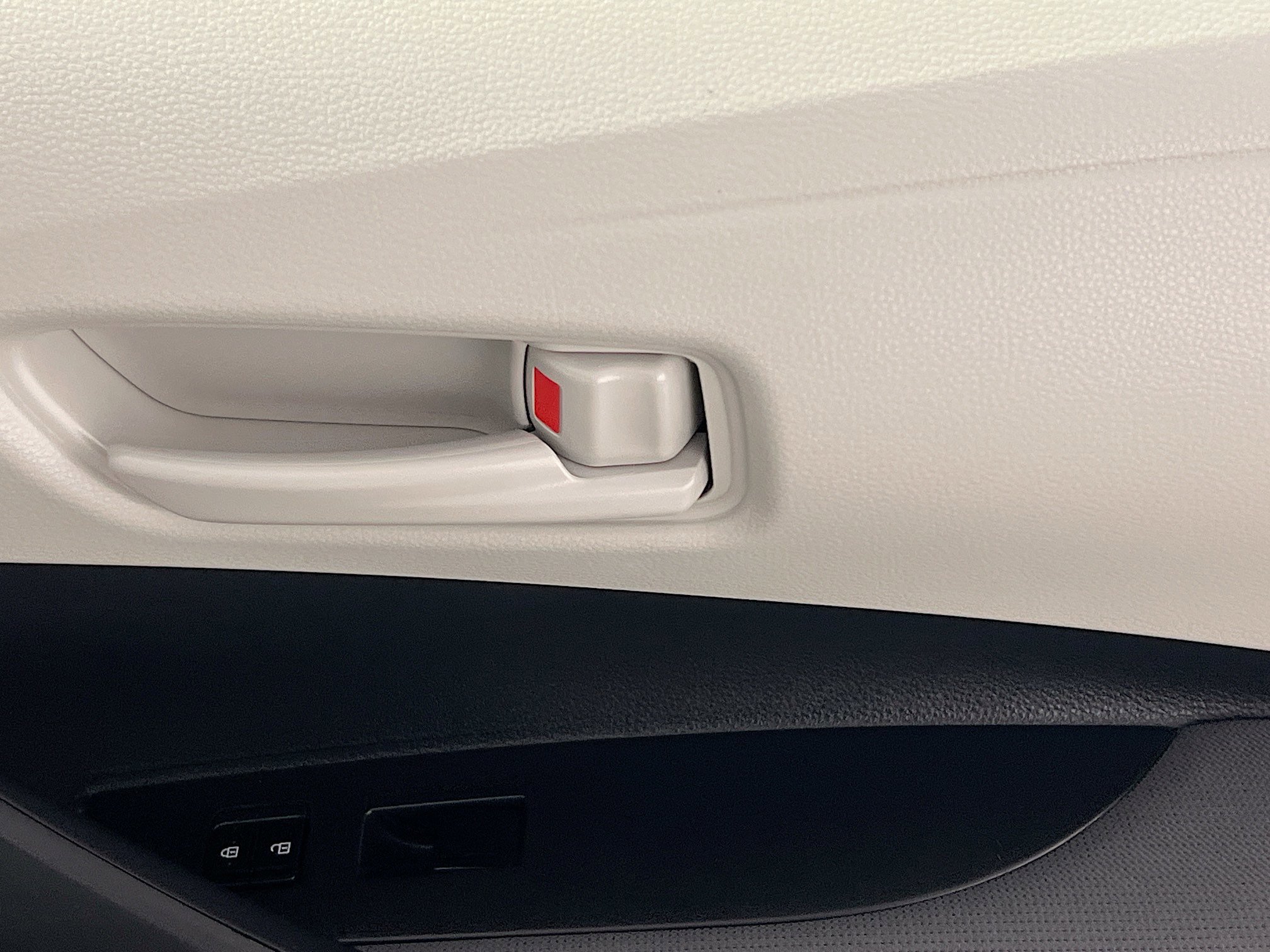 Used 2025 Toyota Corolla LE w/ Convenience Package FWD image 32