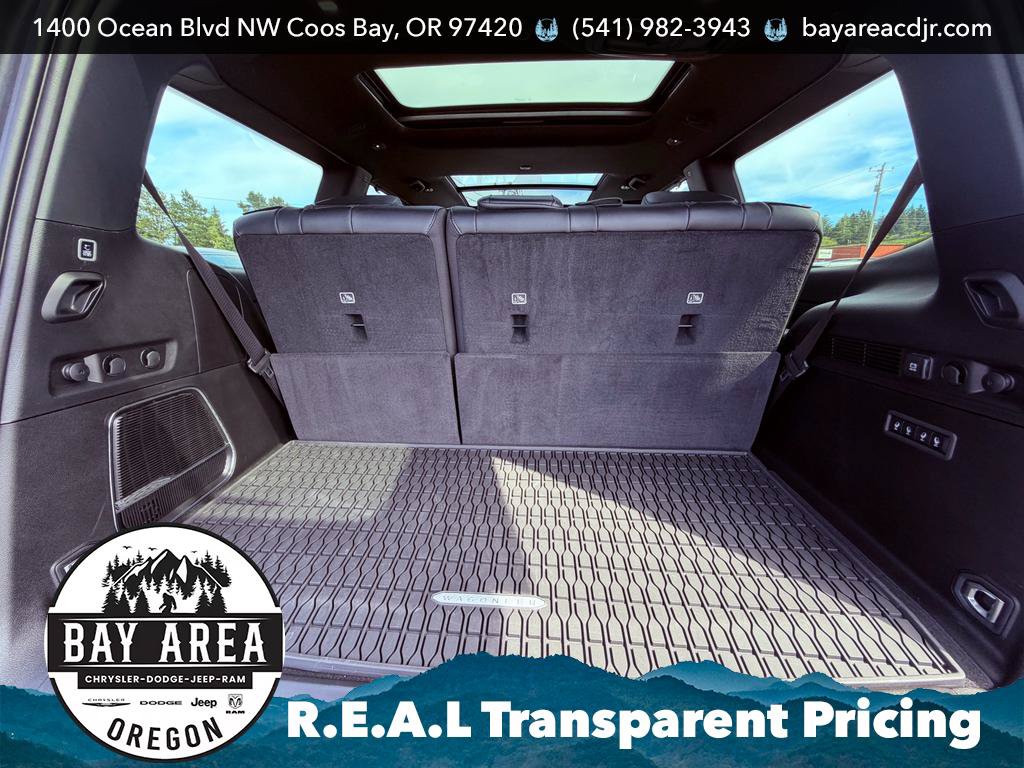 Used 2025 Jeep Wagoneer Series III w/ Premium Group I AWD/4WD image 8