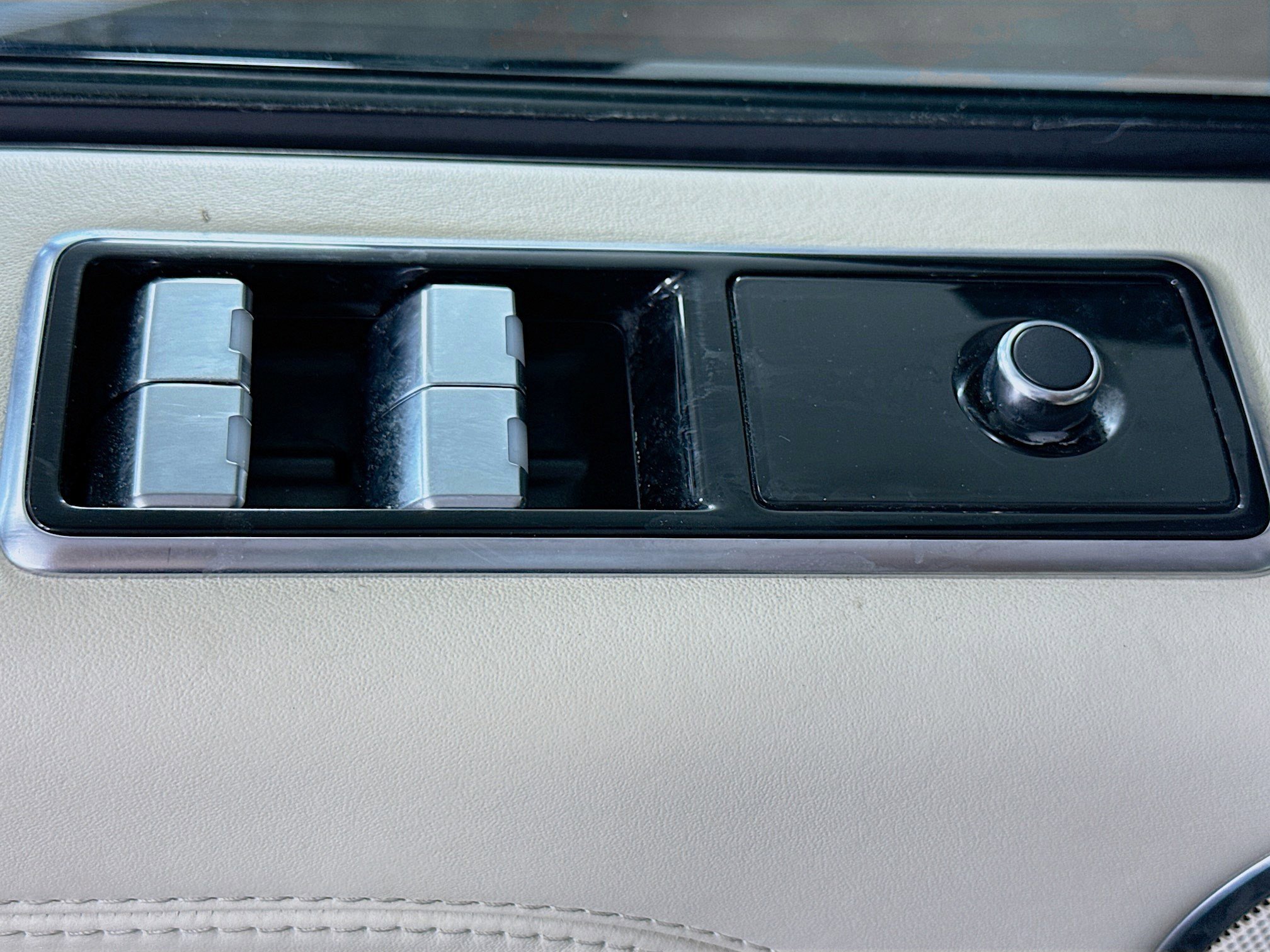 Used 2019 Land Rover Range Rover Autobiography image 24