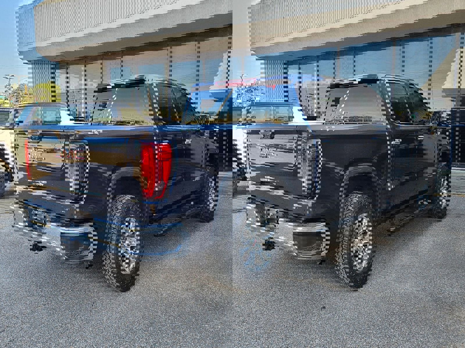 Used 2025 GMC Sierra 1500 SLT image 6