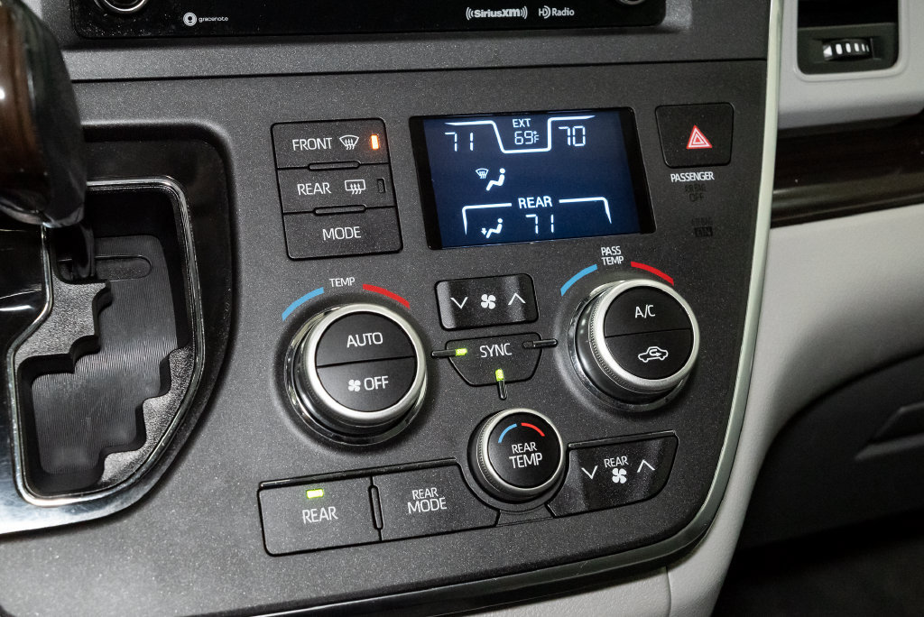 Used 2018 Toyota Sienna XLE Premium FWD image 20