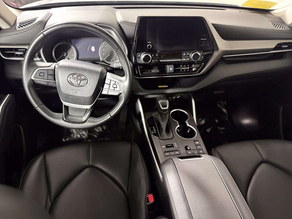 Used 2023 Toyota Highlander XLE AWD/4WD image 11