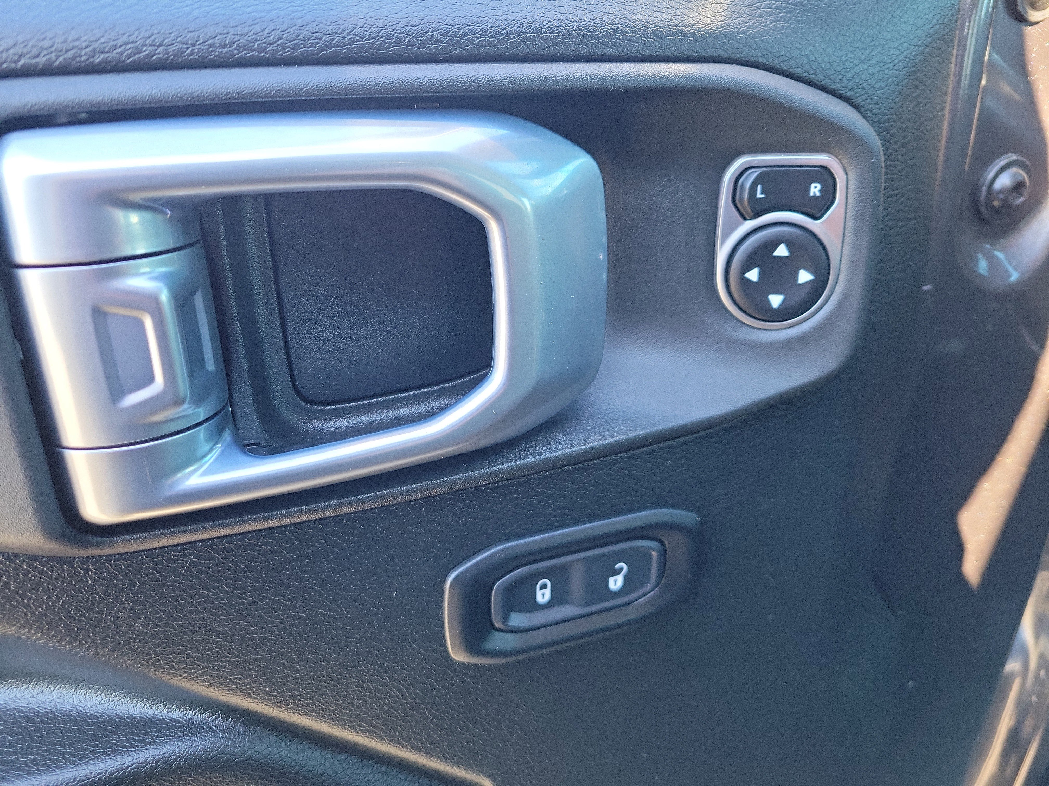 Used 2023 Jeep Wrangler Unlimited w/ Cold Weather Group image 20