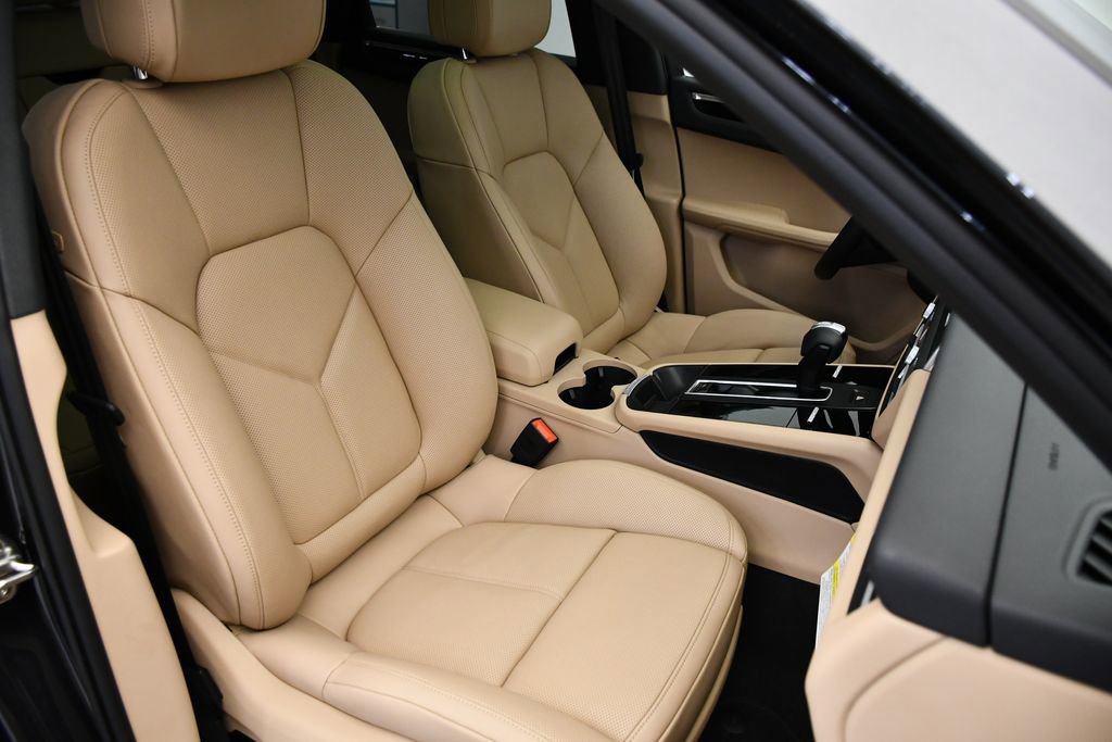 Certified 2025 Porsche Macan image 49