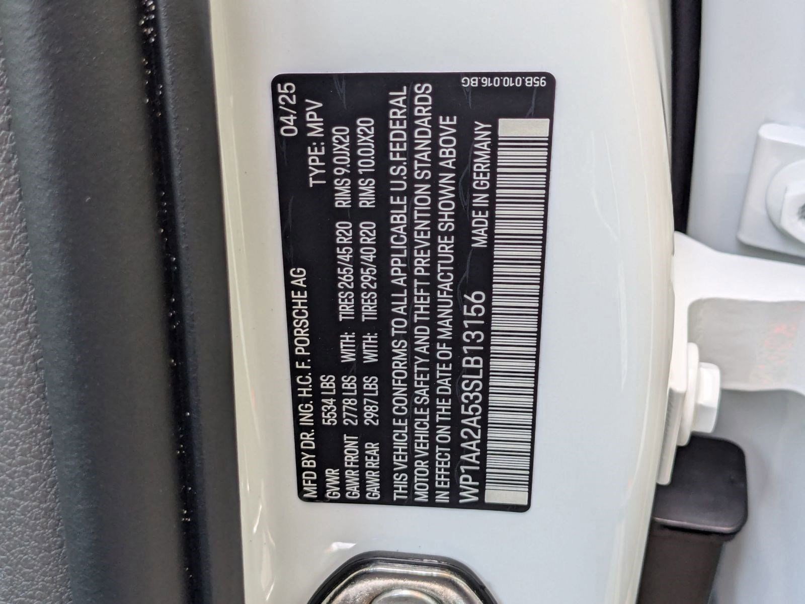 Used 2025 Porsche Macan image 30