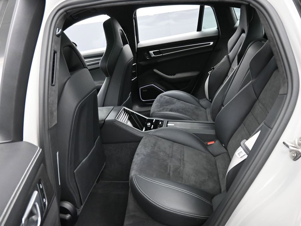 Certified 2022 Porsche Panamera GTS image 25