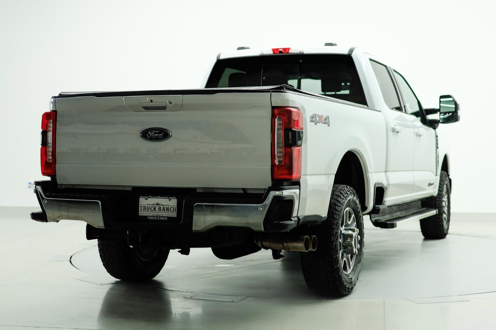 Used 2023 Ford F350 Lariat image 14