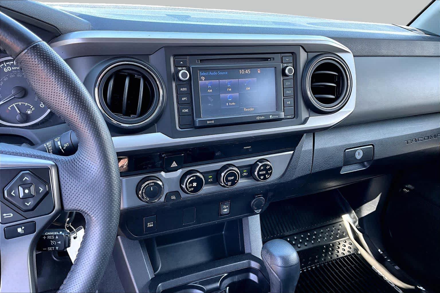 Used 2017 Toyota Tacoma SR5 AWD/4WD image 6