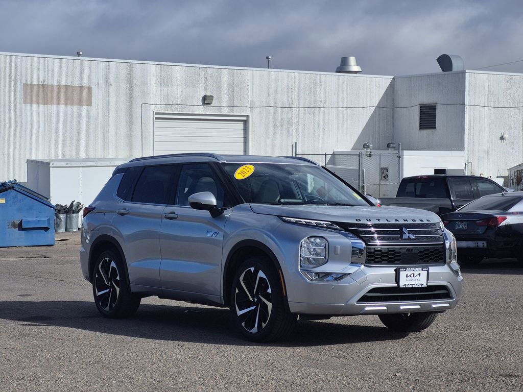 Used 2023 Mitsubishi Outlander SEL image 2