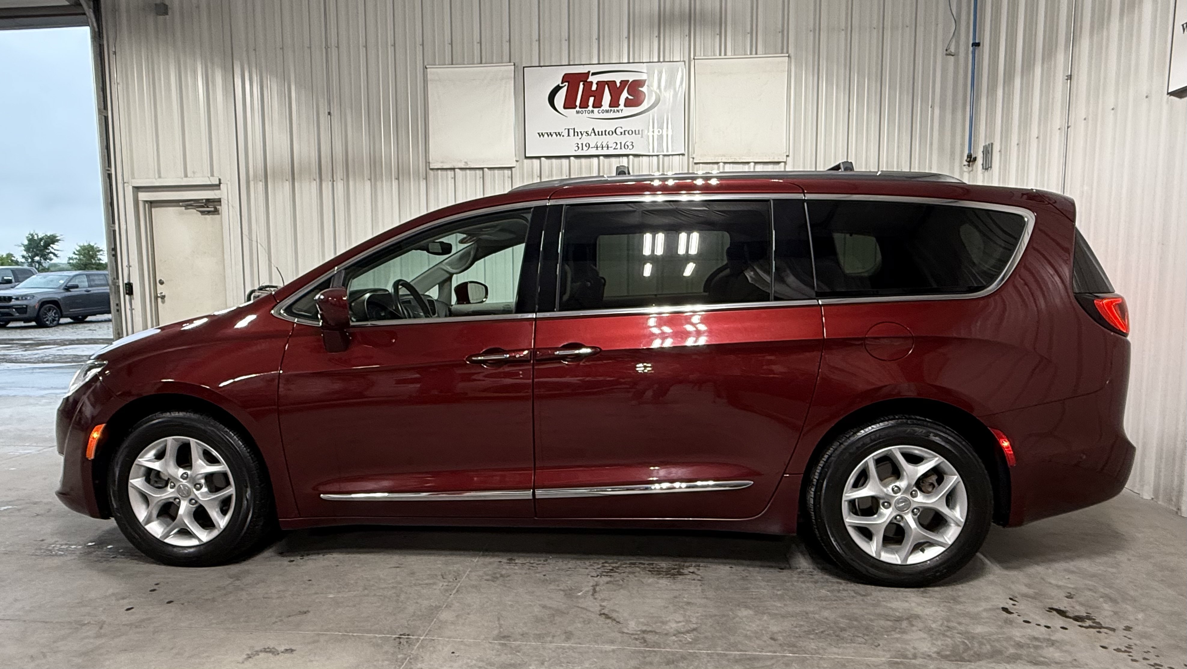 Used 2017 Chrysler Pacifica Touring-L Plus FWD image 13