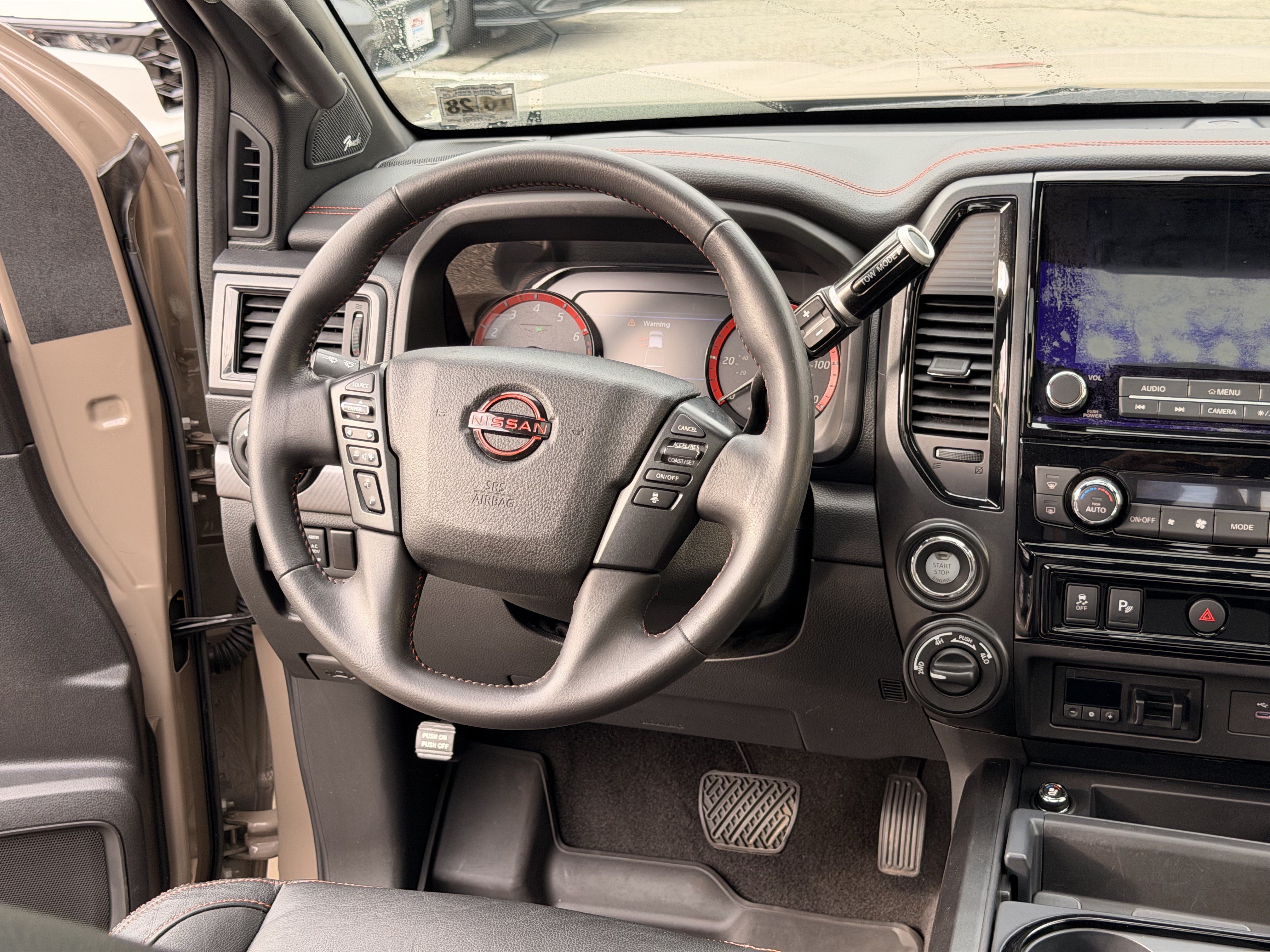 Used 2023 Nissan Titan PRO-4X w/ Pro-4x Convenience Package AWD/4WD image 15