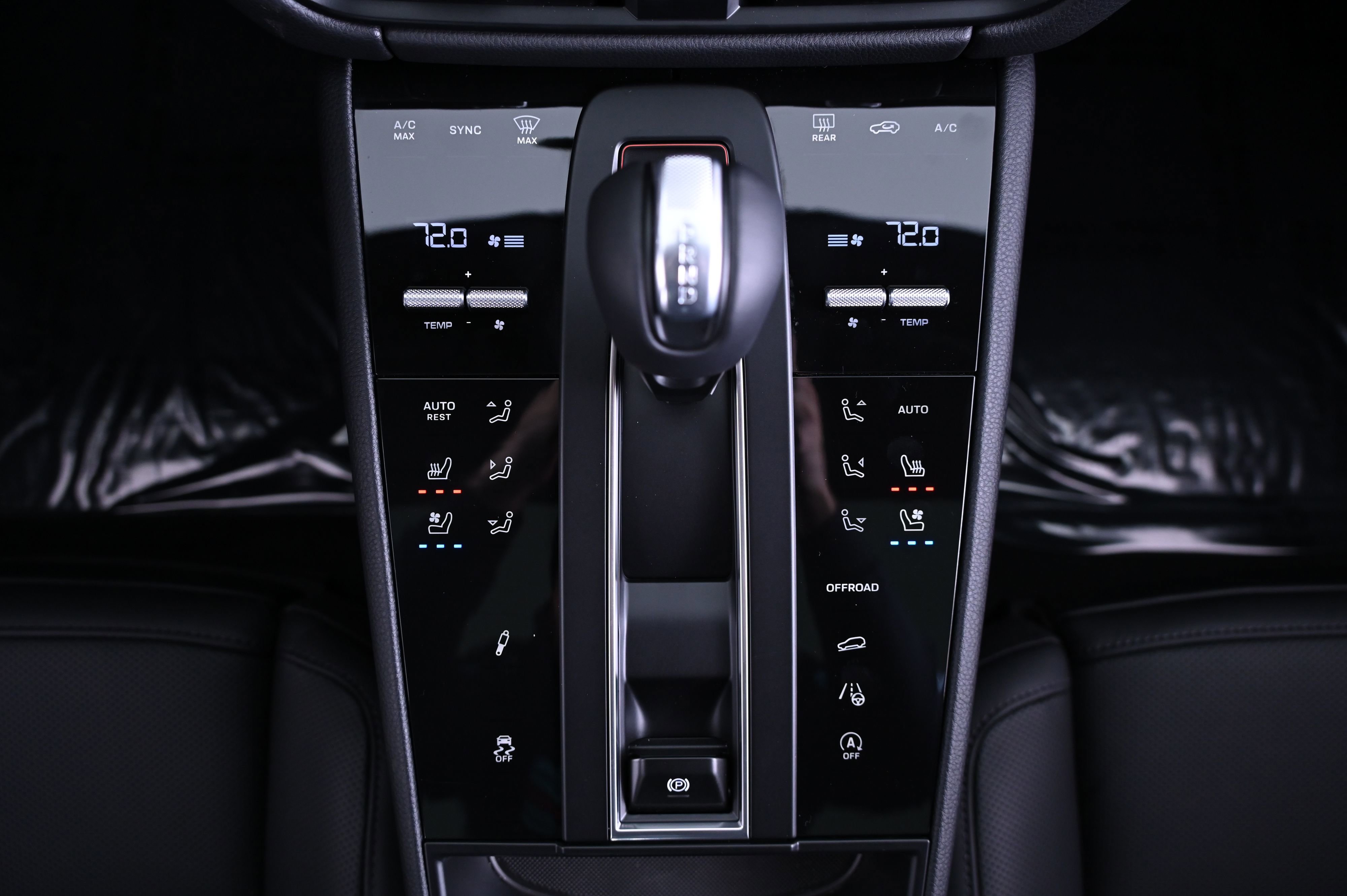 Certified 2025 Porsche Macan image 42