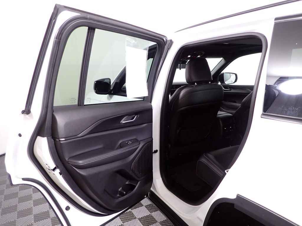 Used 2025 Jeep Grand Cherokee Altitude AWD/4WD image 33