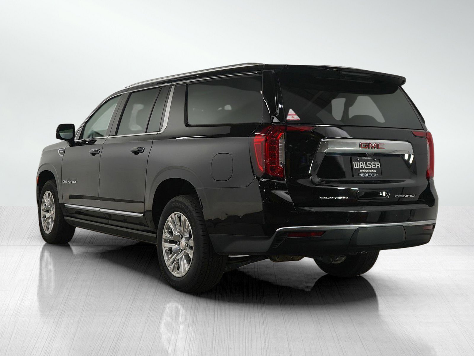Used 2023 GMC Yukon XL Denali image 3