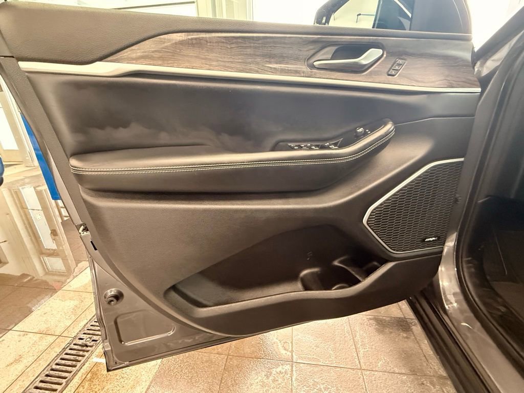 Used 2022 Jeep Grand Cherokee Limited 4xe image 40