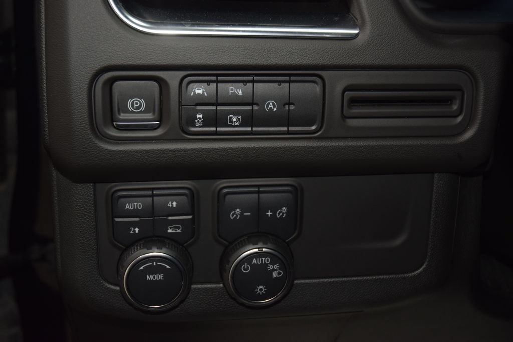 Used 2023 Chevrolet Tahoe LT w/ Luxury Package AWD/4WD image 35