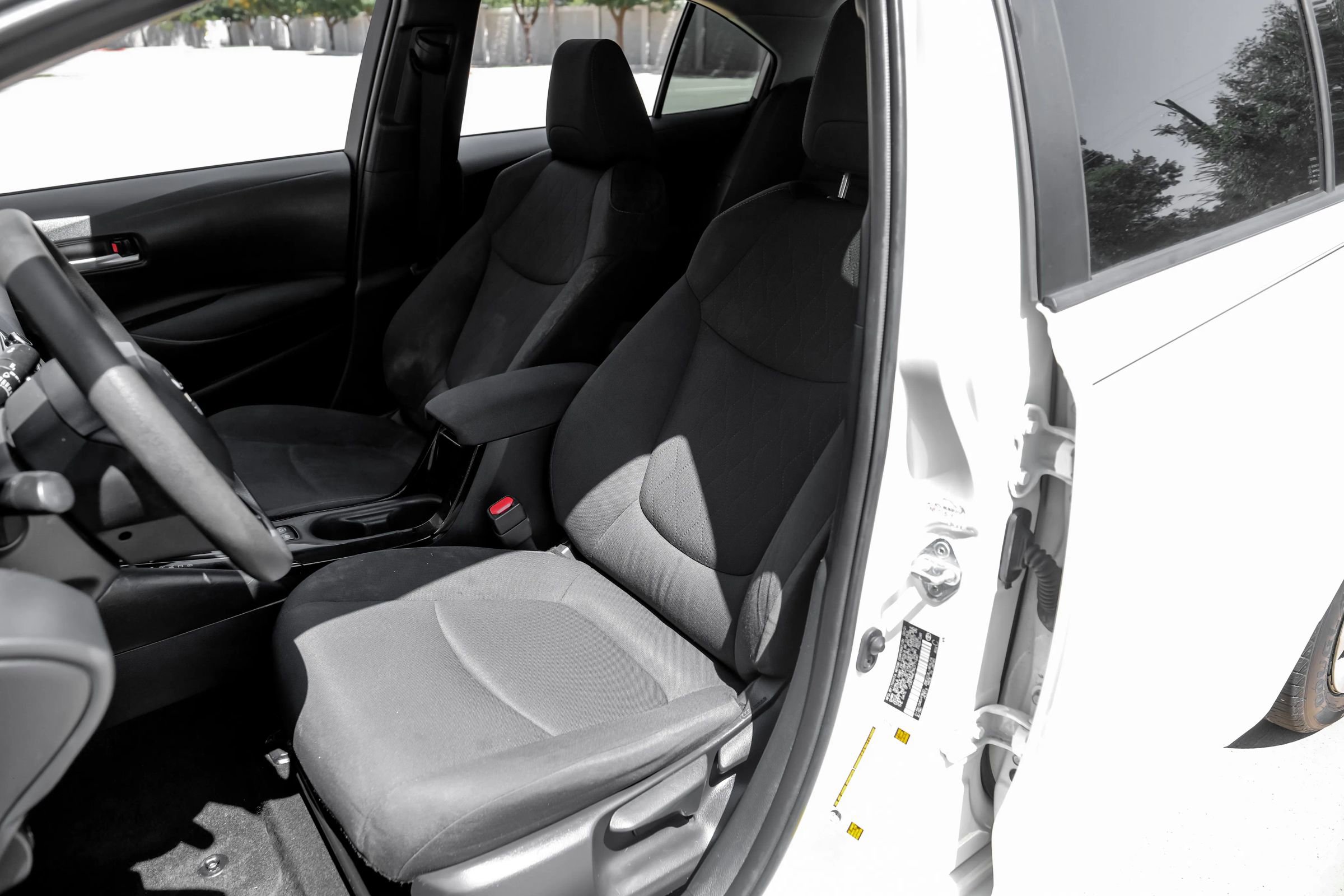 Used 2021 Toyota Corolla LE image 30