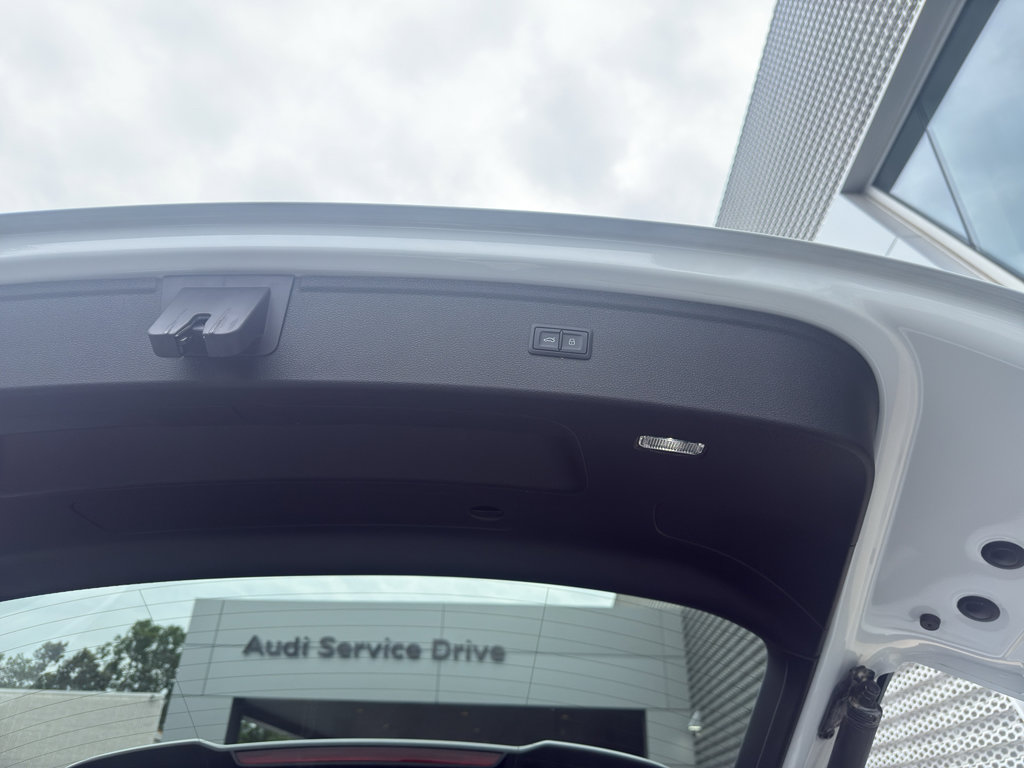 Used 2023 Audi Q5 2.0T Premium w/ Convenience Package AWD/4WD image 10